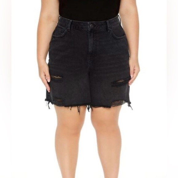 FOREVER 21+ Plus 16 Black Denim Distressed Denim Shorts NWT R$28 - Picture 1 of 5
